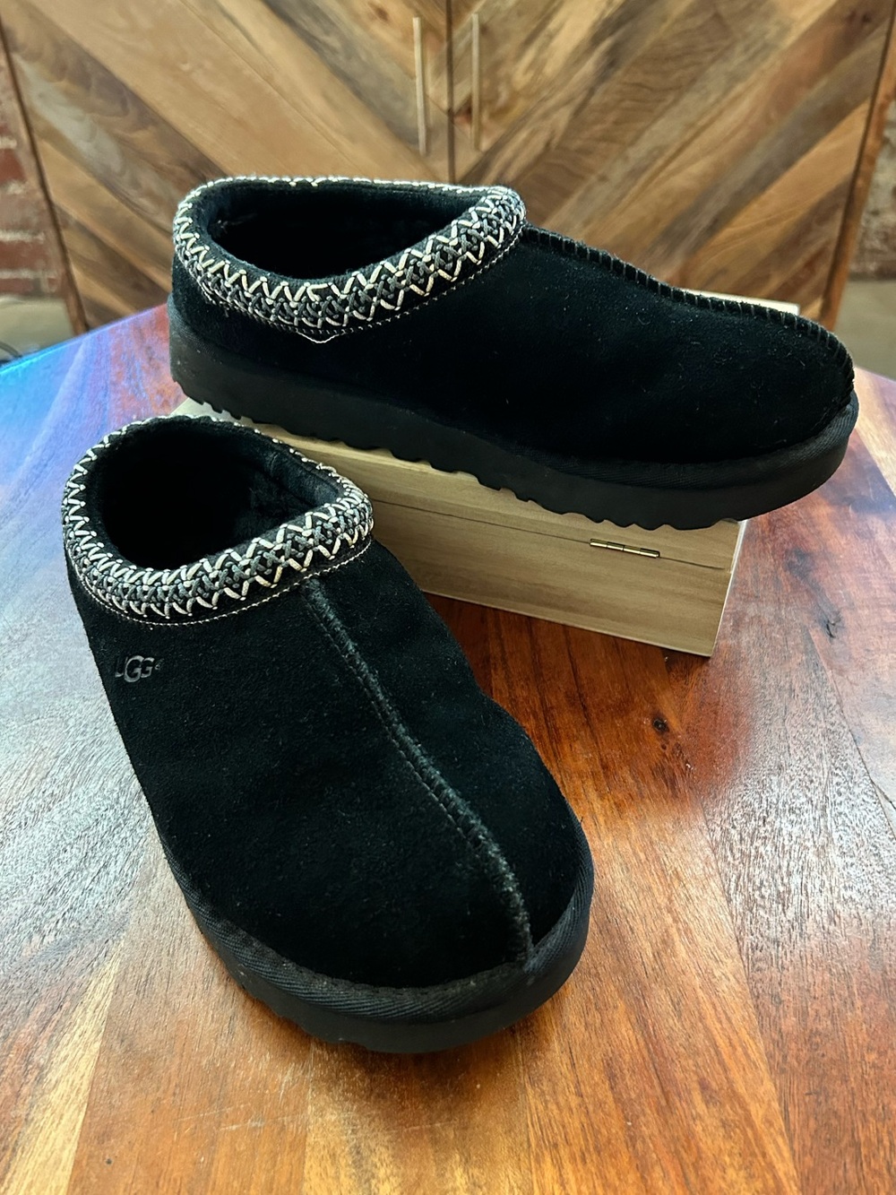 UGG Tasman II Black - Size 7